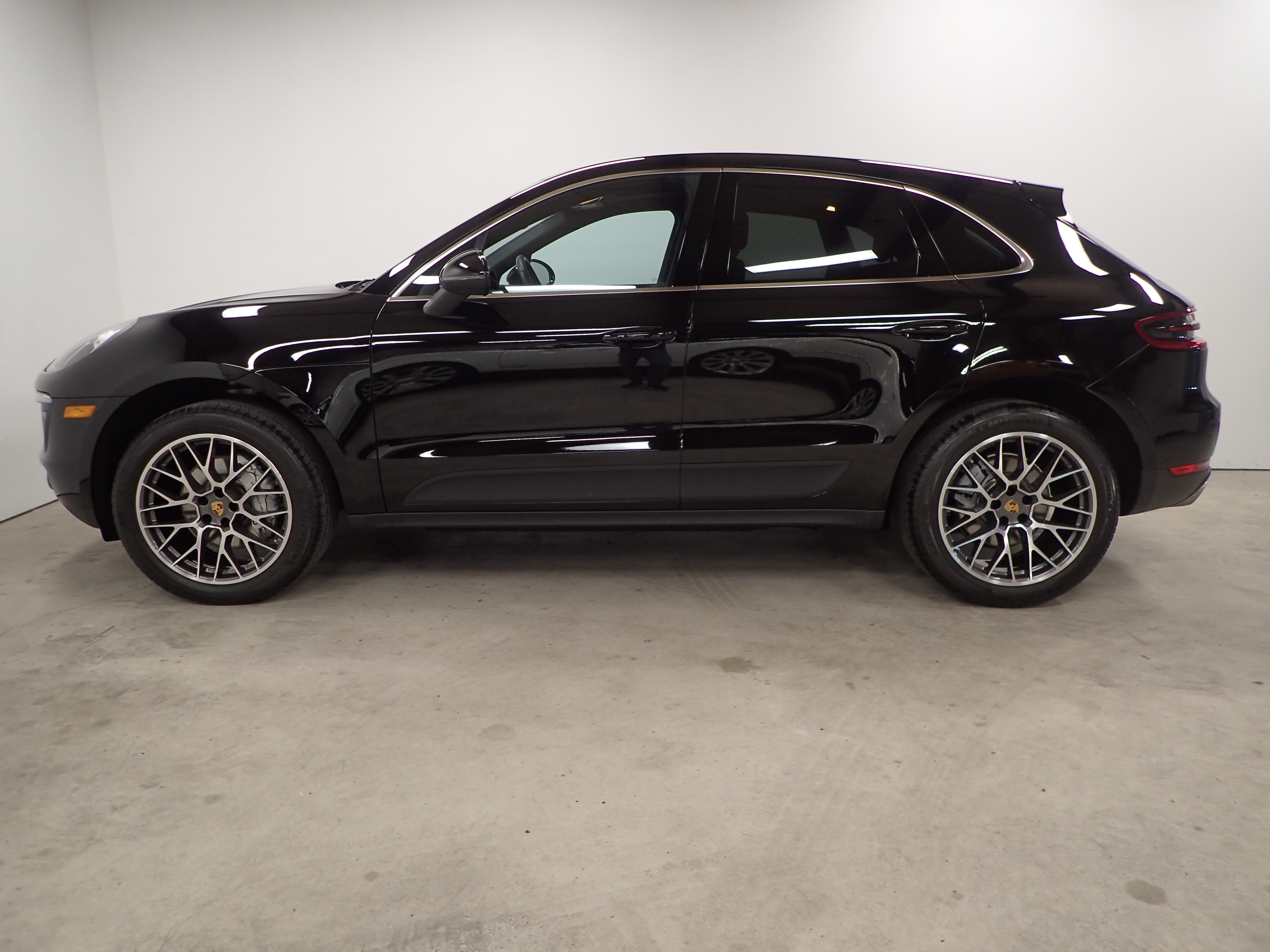 Pre-Owned 2016 Porsche Macan S AWD Sport Utility in Manheim #B41700