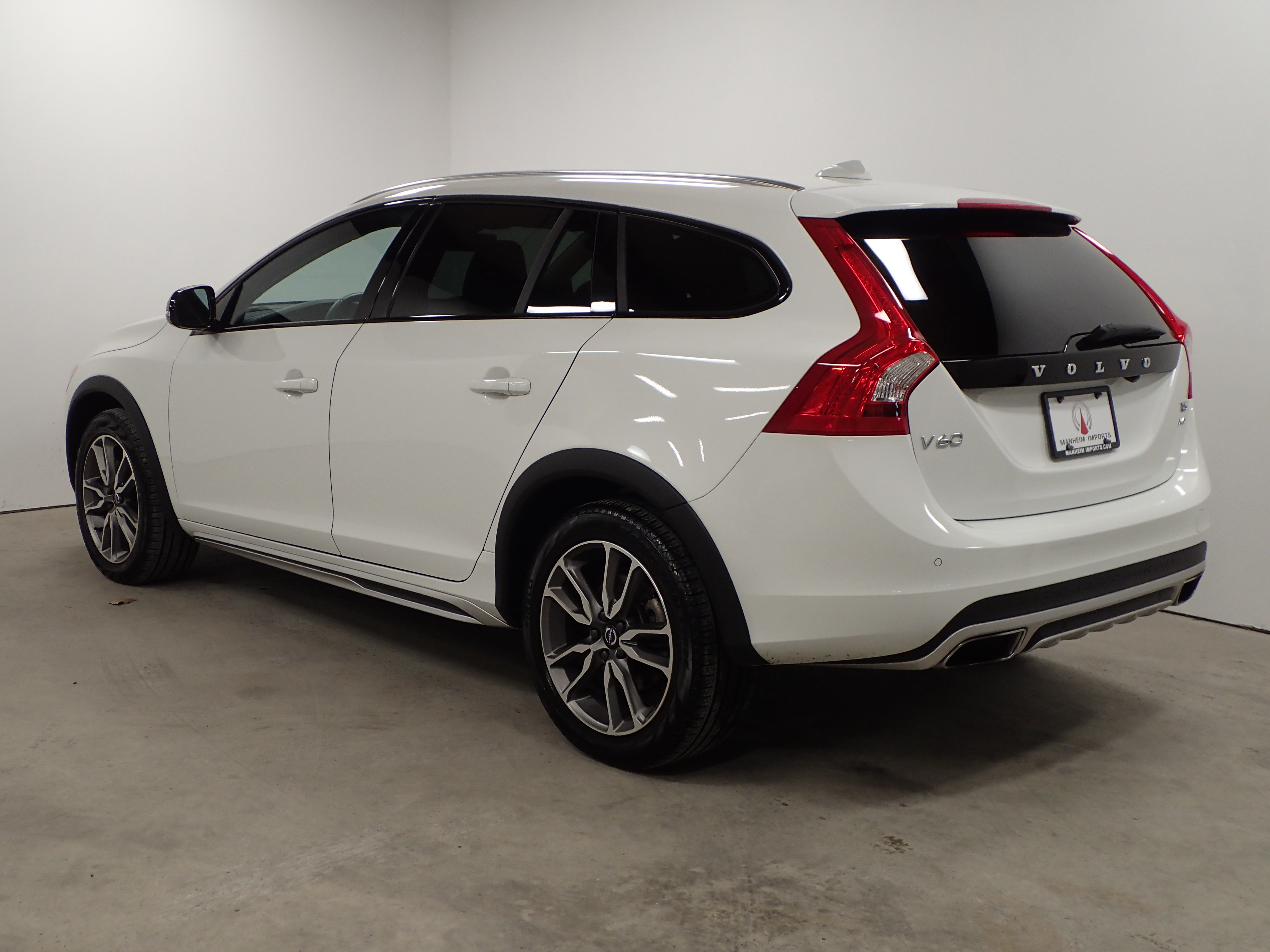 PreOwned 2018 Volvo V60 Cross Country Station Wagon in
