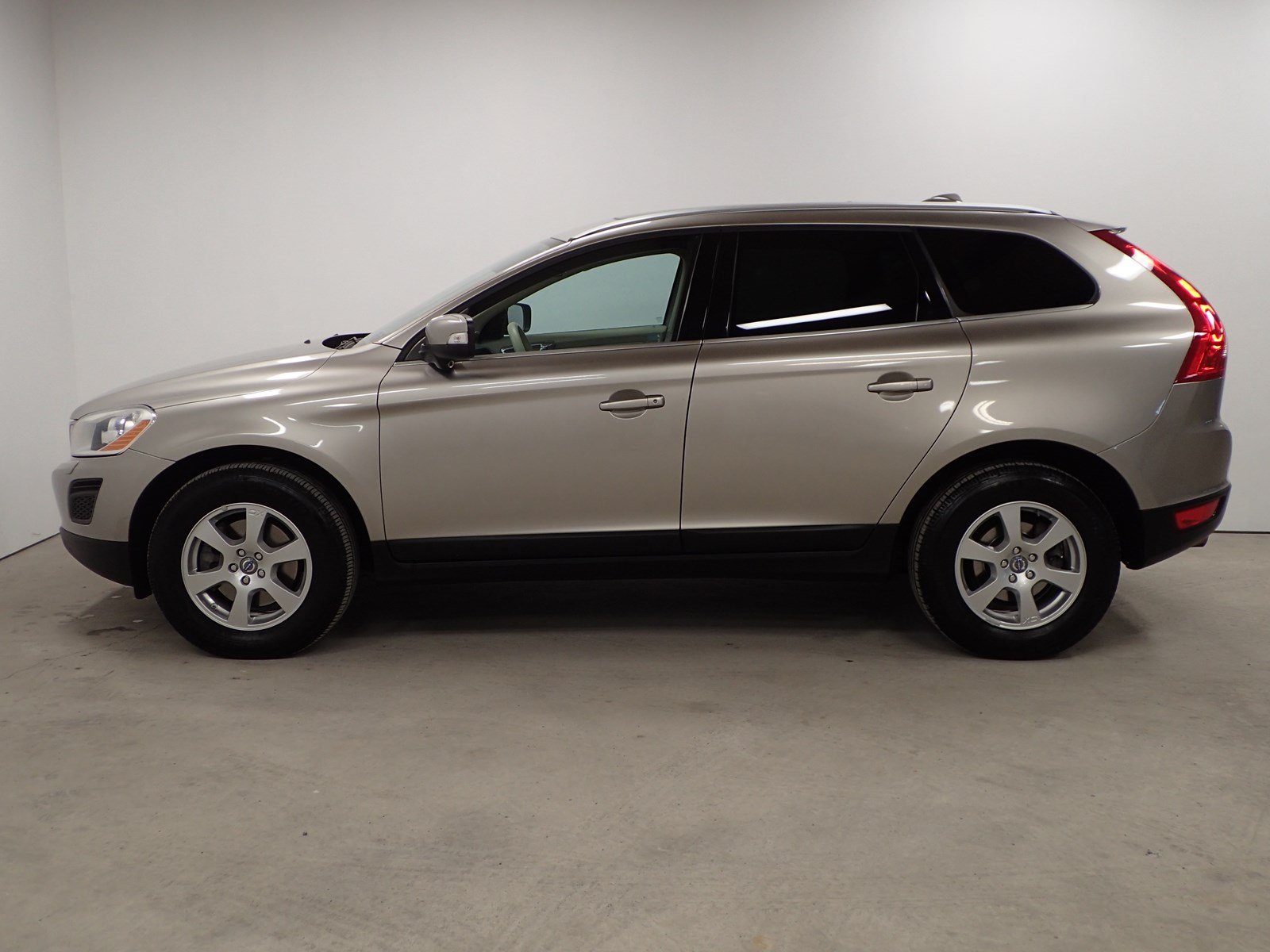 PreOwned 2012 Volvo XC60 3.2 AWD Premier Sport Utility in